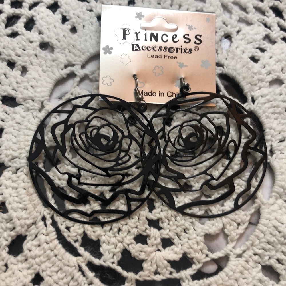 Princess Big Black Gothic Rose Flower Hoops - Picture 3 of 5